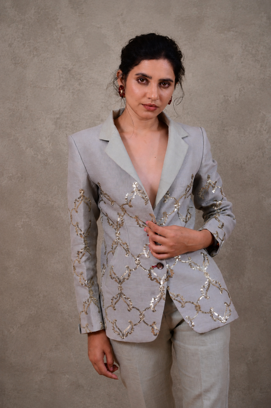 IHSAR Powder Blue Tailored Blazer in Powder Blue – blazer with gold sequin embroidery